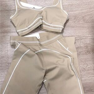 Alo yoga Tan heart throb set